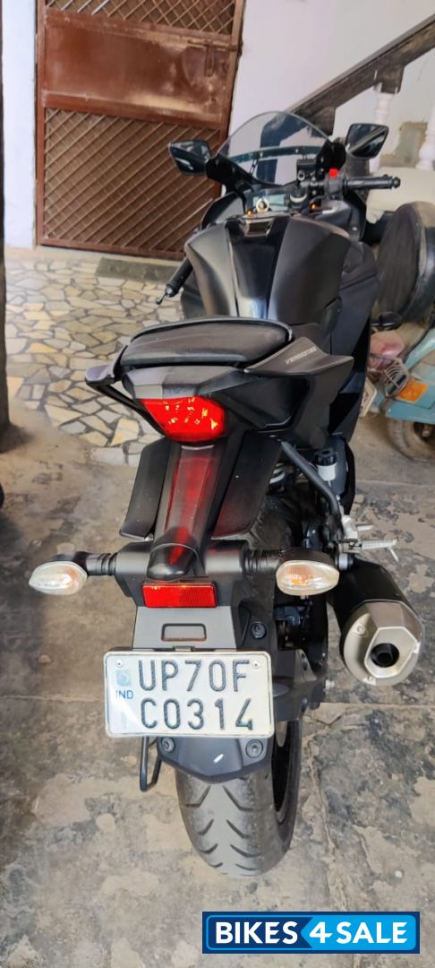 Black Yamaha YZF R15 V3