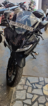 Black Yamaha YZF R15 V3