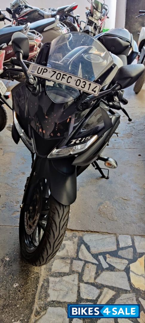 Black Yamaha YZF R15 V3