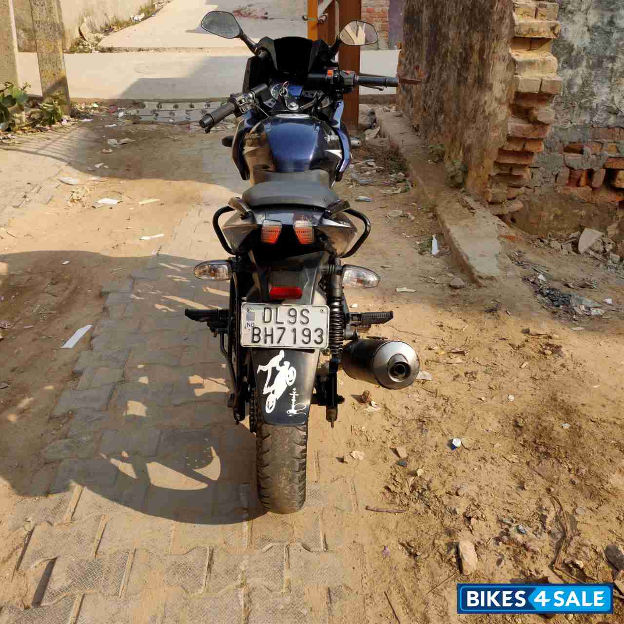 Bajaj Pulsar 220F