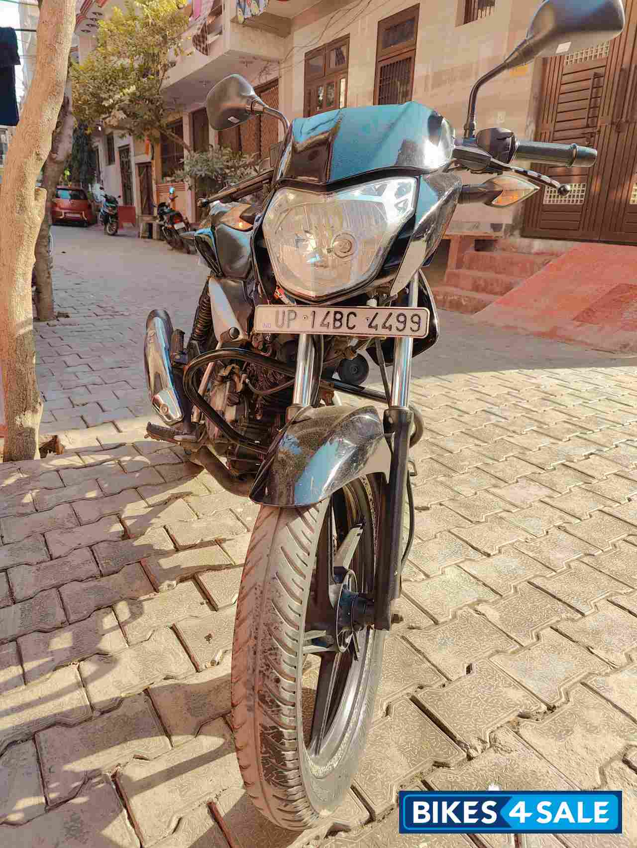 Black Bajaj Pulsar 135LS
