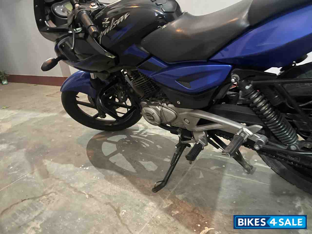 Bajaj Pulsar 220F