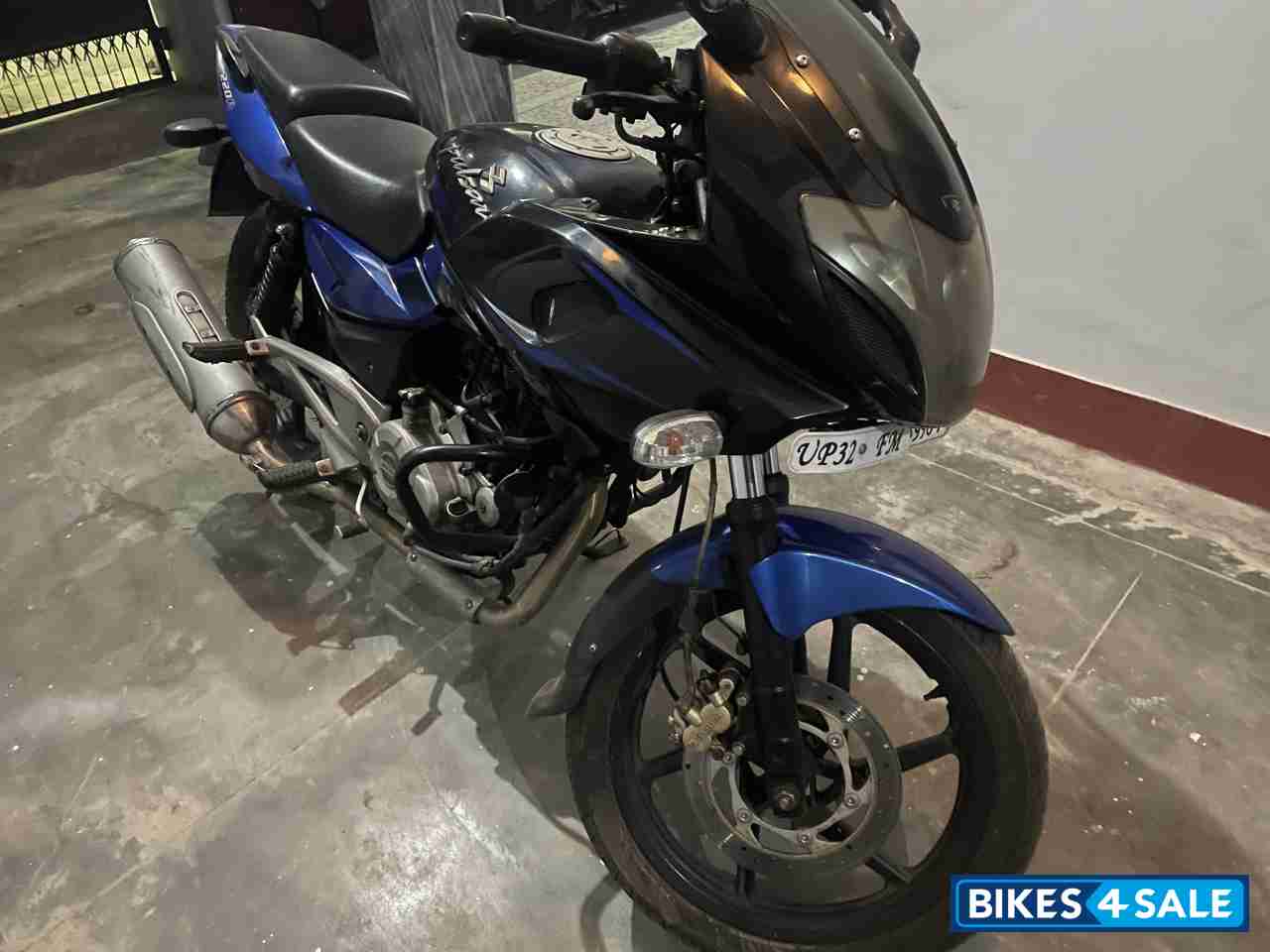 Bajaj Pulsar 220F