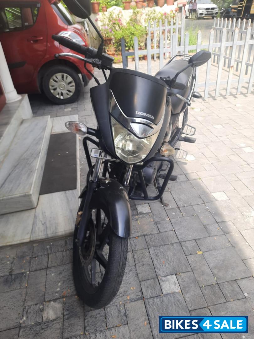 Black Honda CB Unicorn