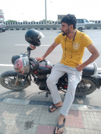 Stealth Black Royal Enfield Classic 350 classic stealth black