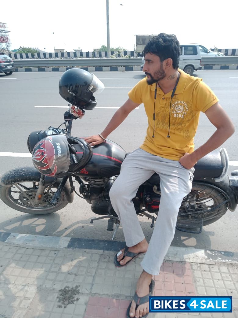 Stealth Black Royal Enfield Classic 350 classic stealth black