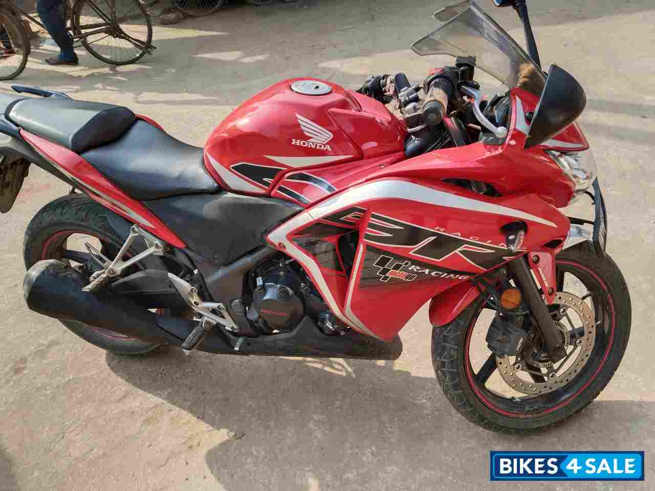 Red Honda CBR 250R ABS