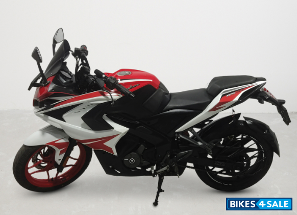 Bajaj Pulsar RS 200