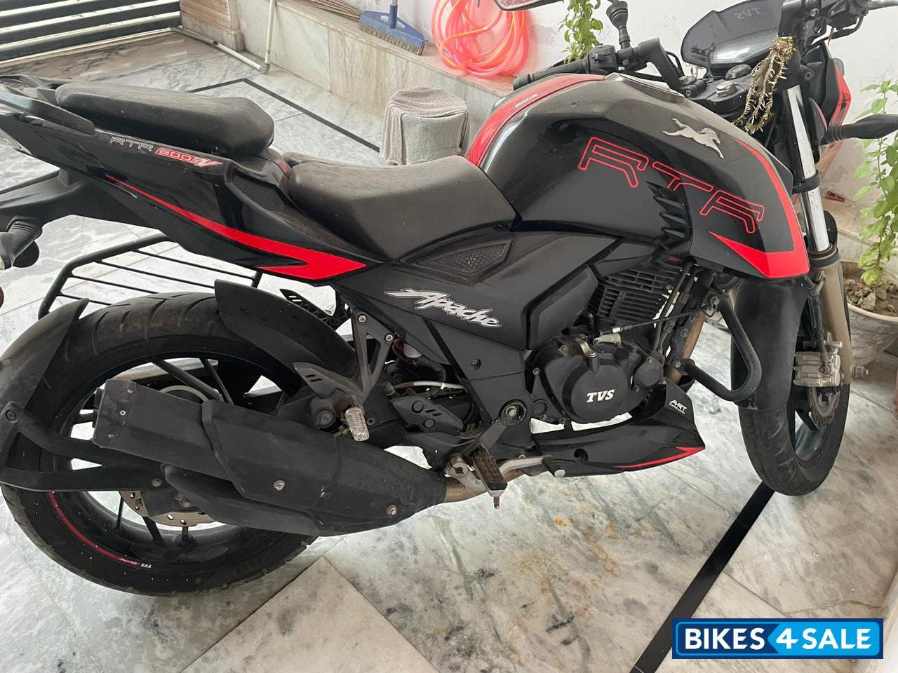 TVS Apache RTR 200 4V