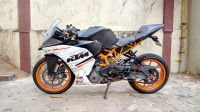 White KTM RC 390