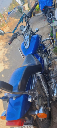 Blue Bajaj Avenger 220 DTS-i