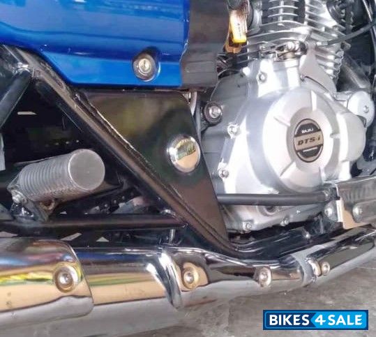 Blue Bajaj Avenger 220 DTS-i