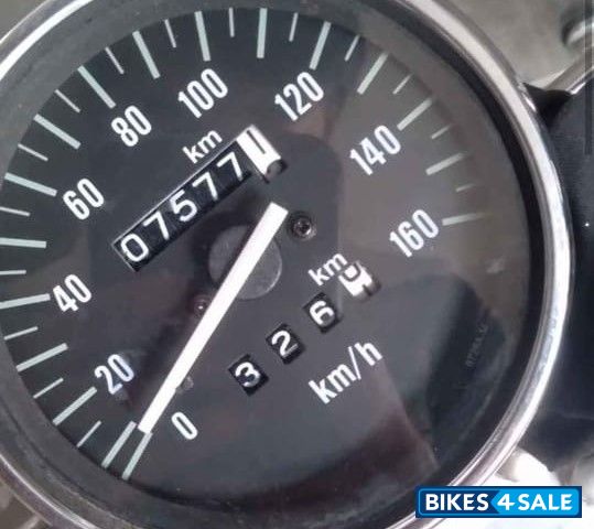 Blue Bajaj Avenger 220 DTS-i