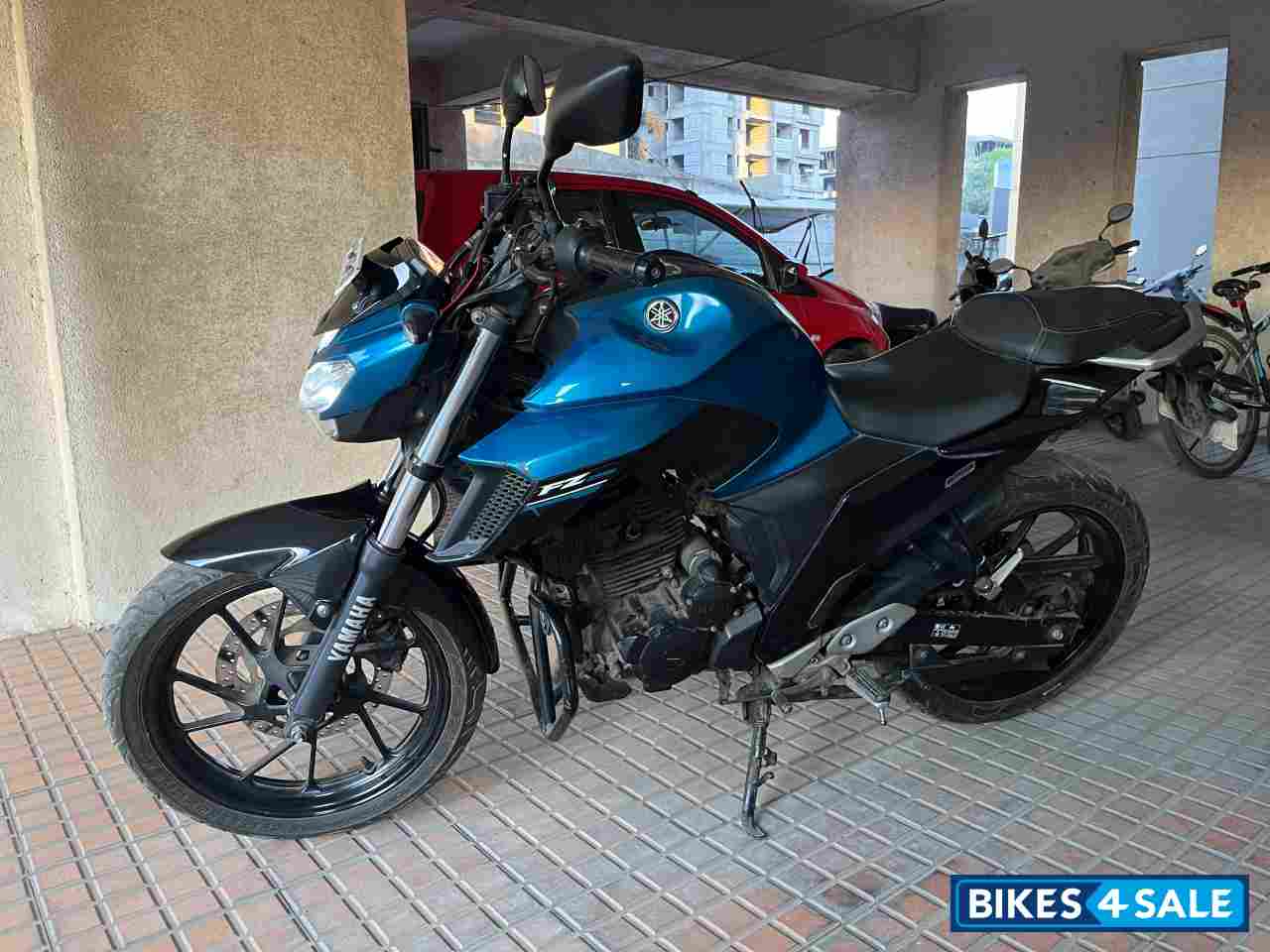 Cyan Blue Yamaha FZ25