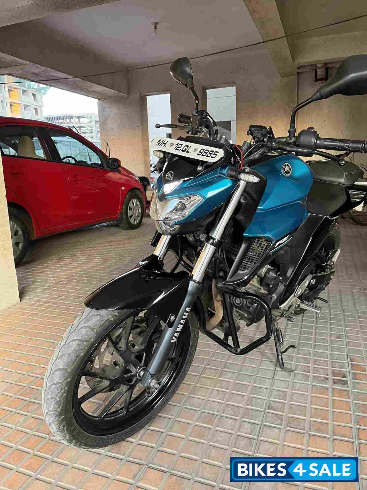 Cyan Blue Yamaha FZ25