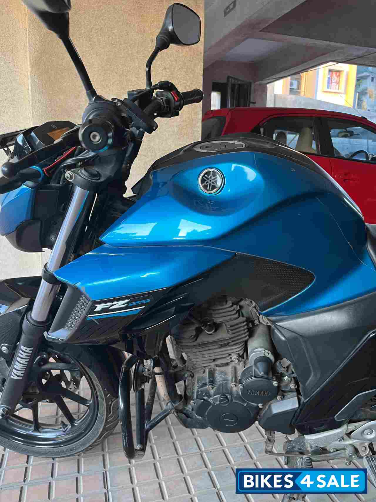 Cyan Blue Yamaha FZ25