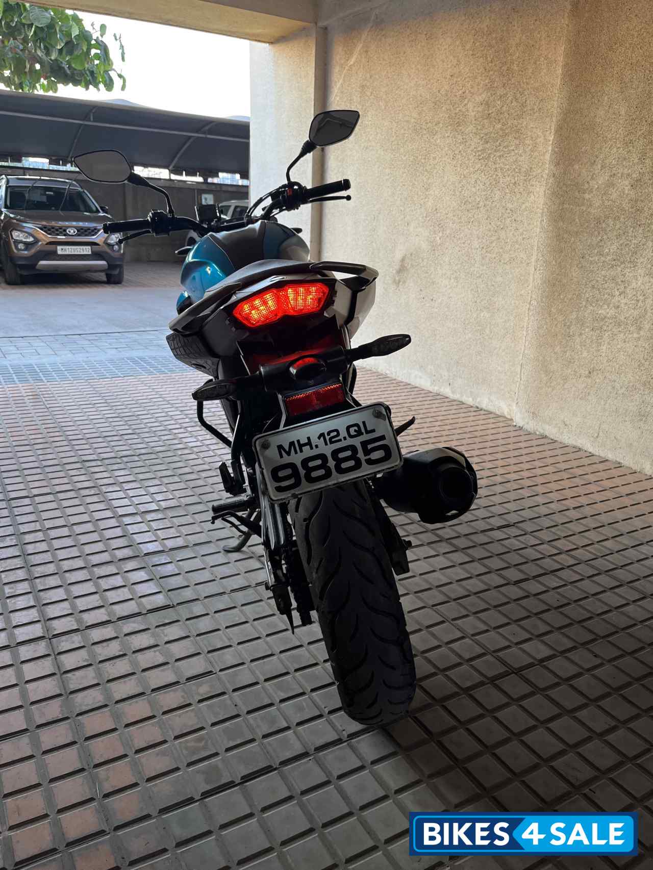 Cyan Blue Yamaha FZ25