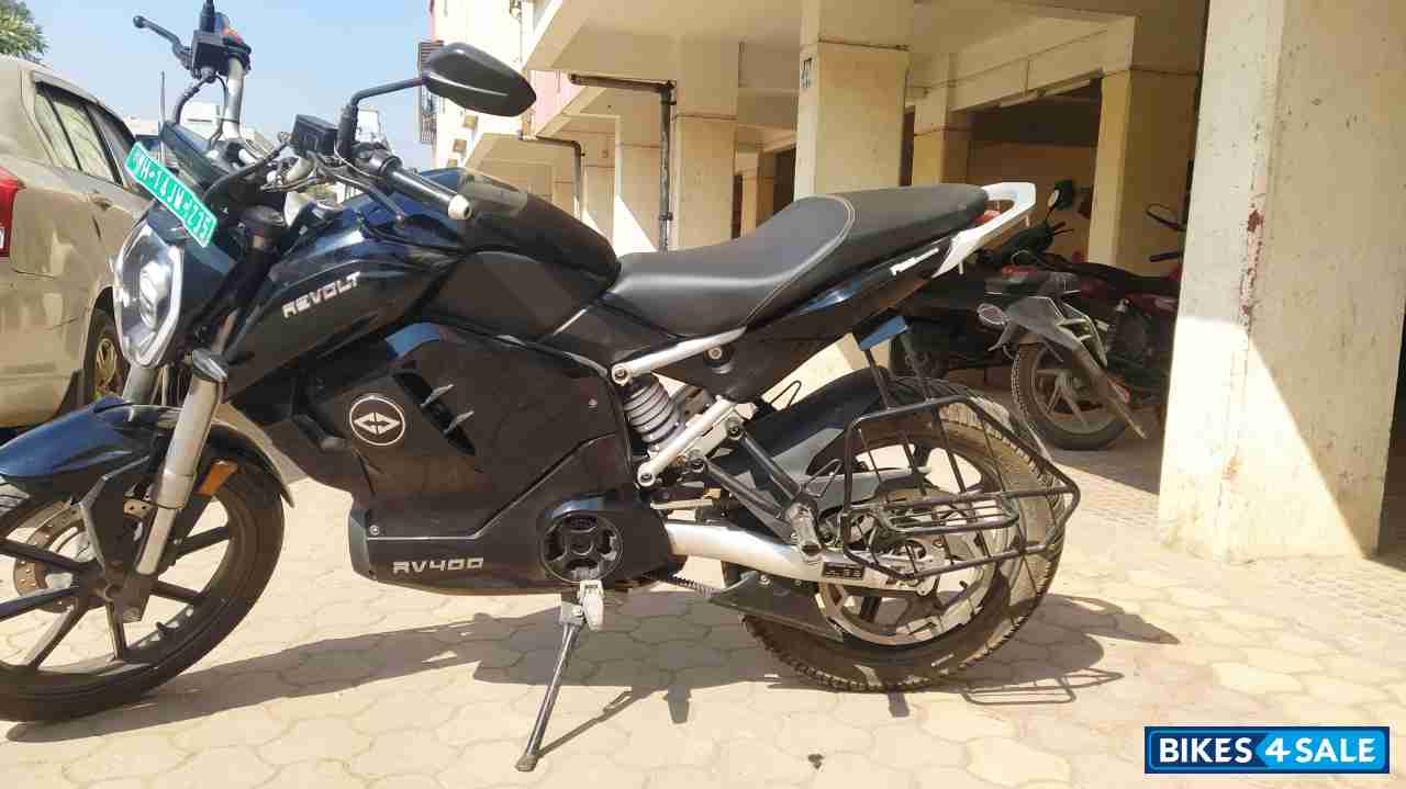 Revolt RV 400