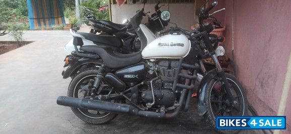 White Royal Enfield Thunderbird X 350