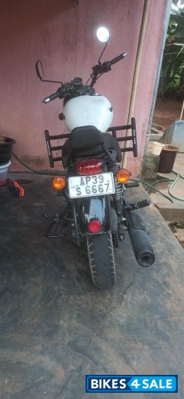 White Royal Enfield Thunderbird X 350