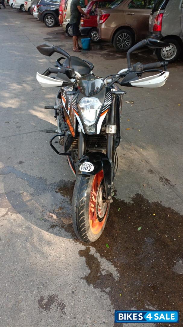 Black KTM Duke 390 Black KTM Duke 390