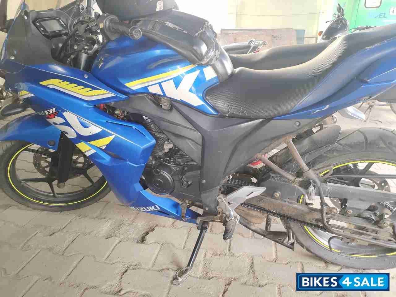 Blue Suzuki Gixxer SF