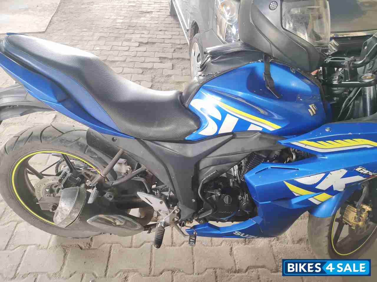 Blue Suzuki Gixxer SF