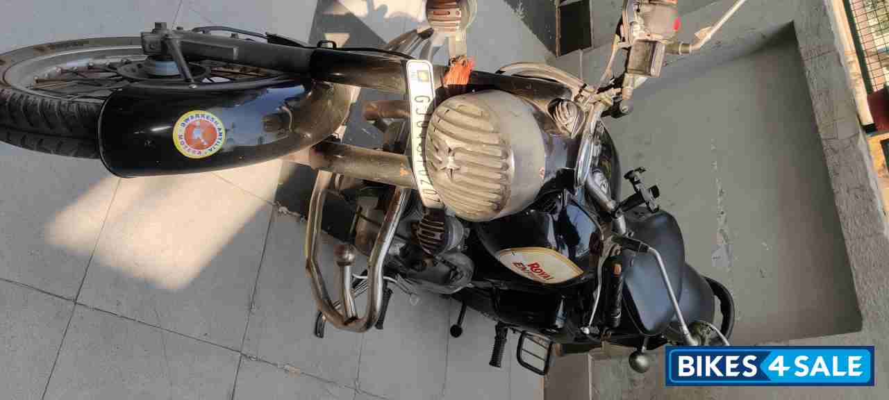 Black Royal Enfield Classic 350 BS VI