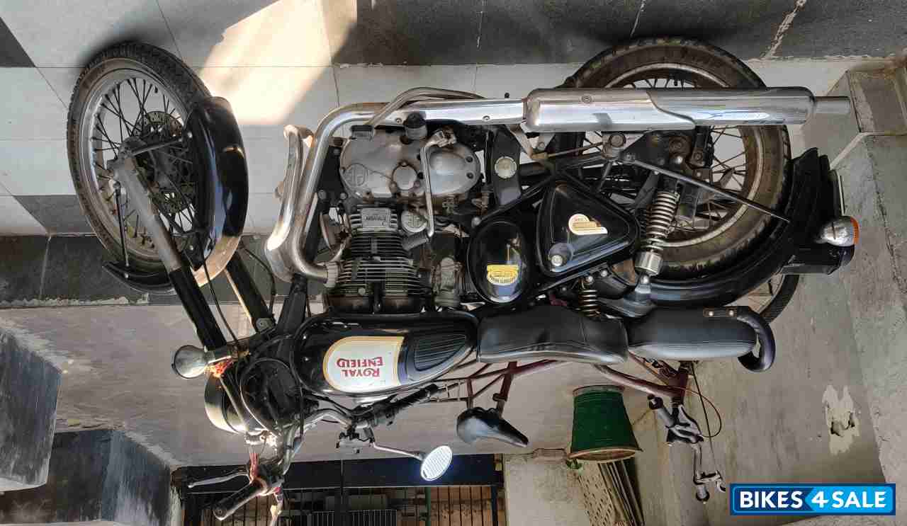 Black Royal Enfield Classic 350 BS VI