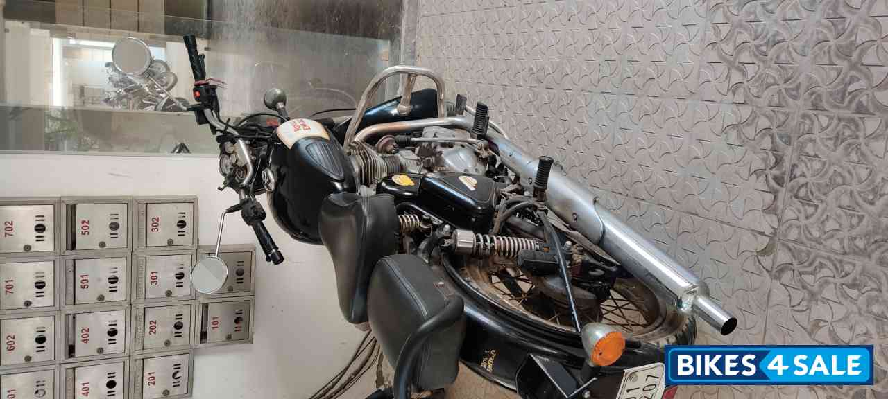 Black Royal Enfield Classic 350 BS VI