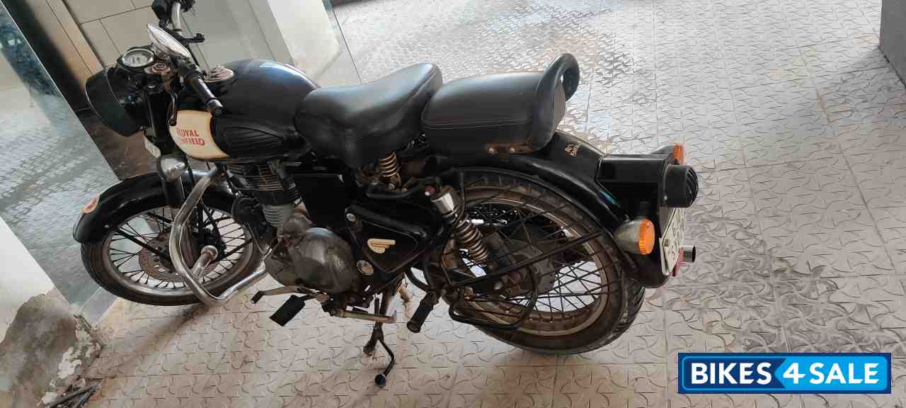 Black Royal Enfield Classic 350 BS VI