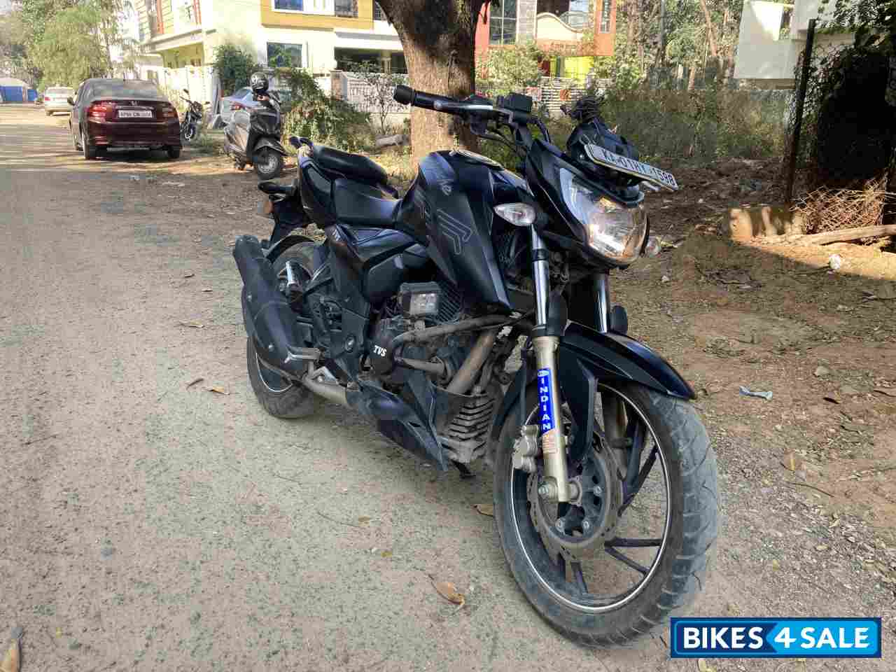 Matt Black TVS Apache RTR 200 4V