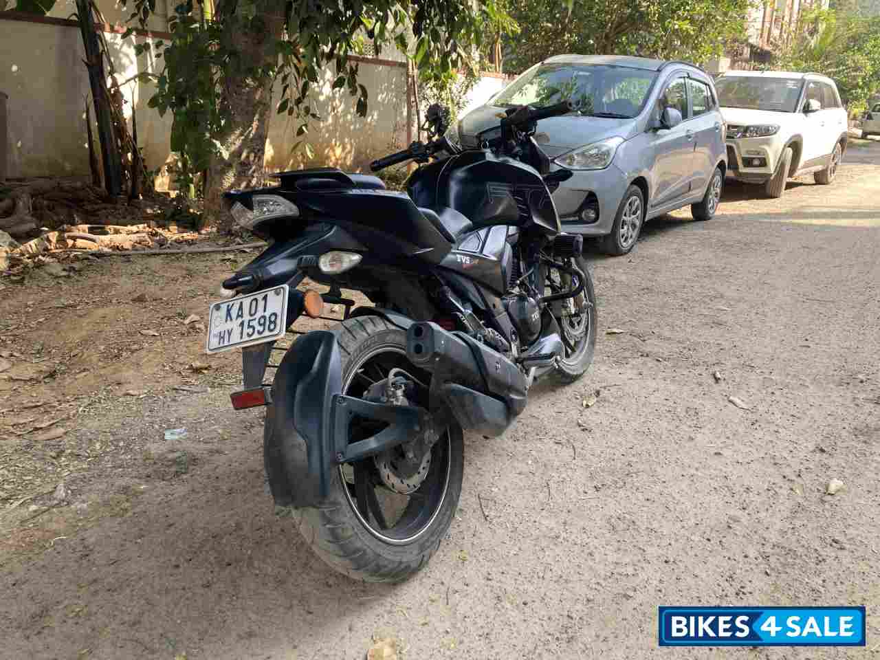 Matt Black TVS Apache RTR 200 4V