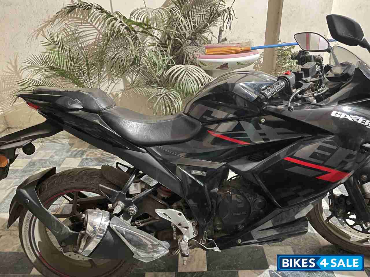 Black And Red Suzuki Gixxer SF BS6 Black And Red Suzuki Gixxer SF BS6