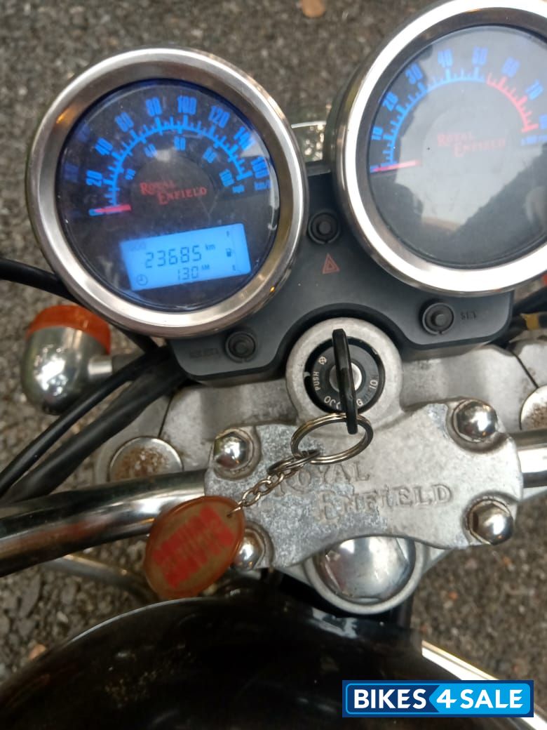 Black Royal Enfield Thunderbird 350