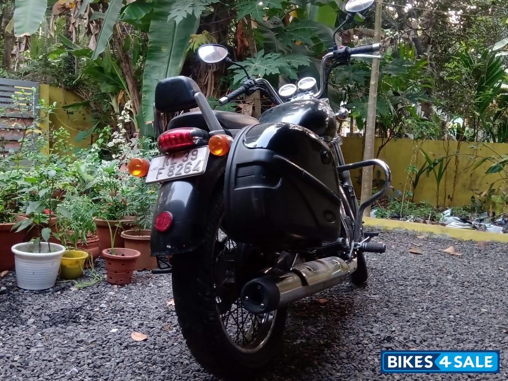 Black Royal Enfield Thunderbird 350