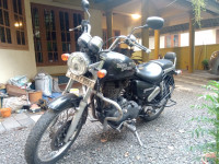 Black Royal Enfield Thunderbird 350
