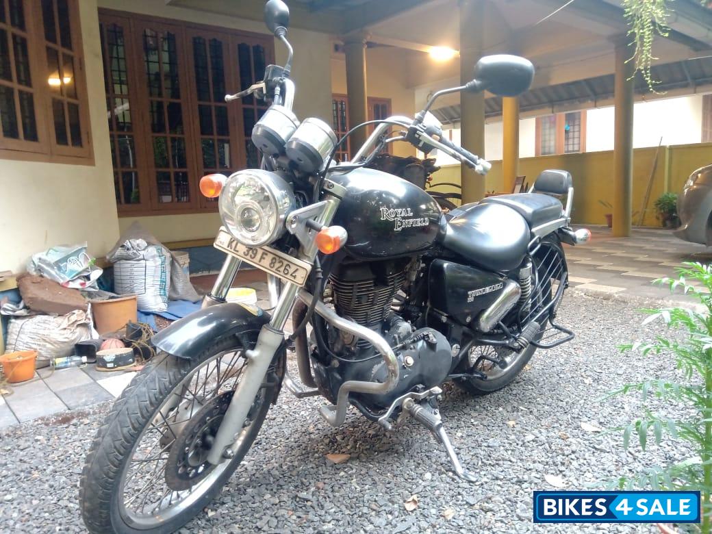 Black Royal Enfield Thunderbird 350