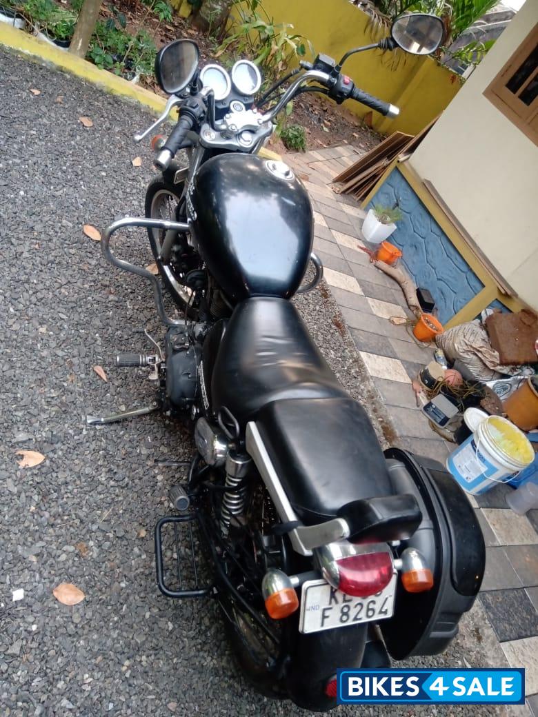 Black Royal Enfield Thunderbird 350