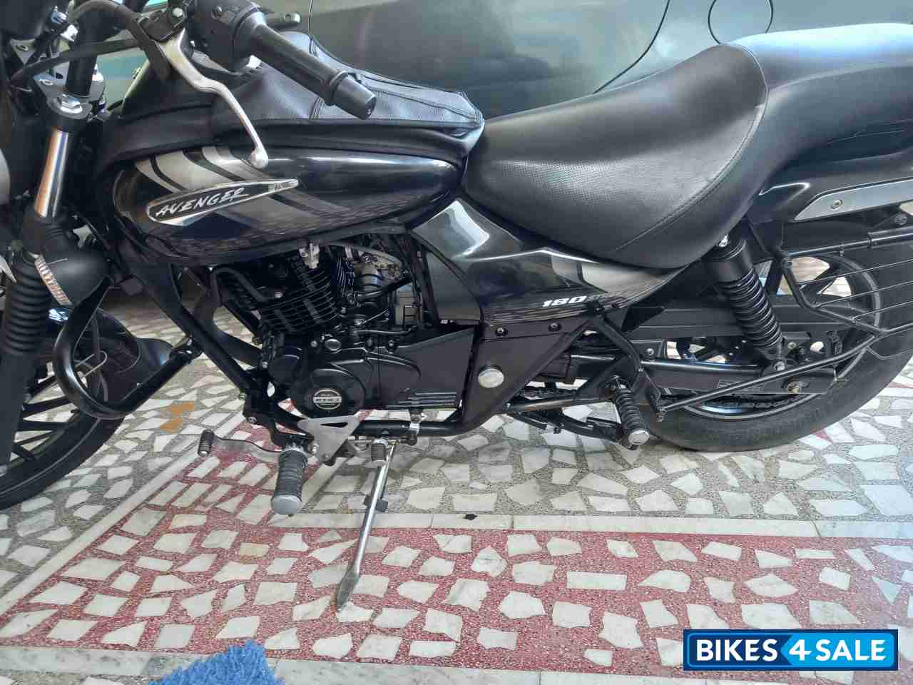 Bajaj Avenger 180 DTS-i