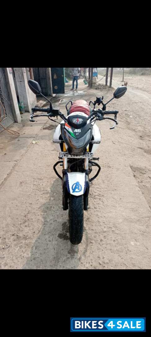 White Hero Xtreme 160R BS6