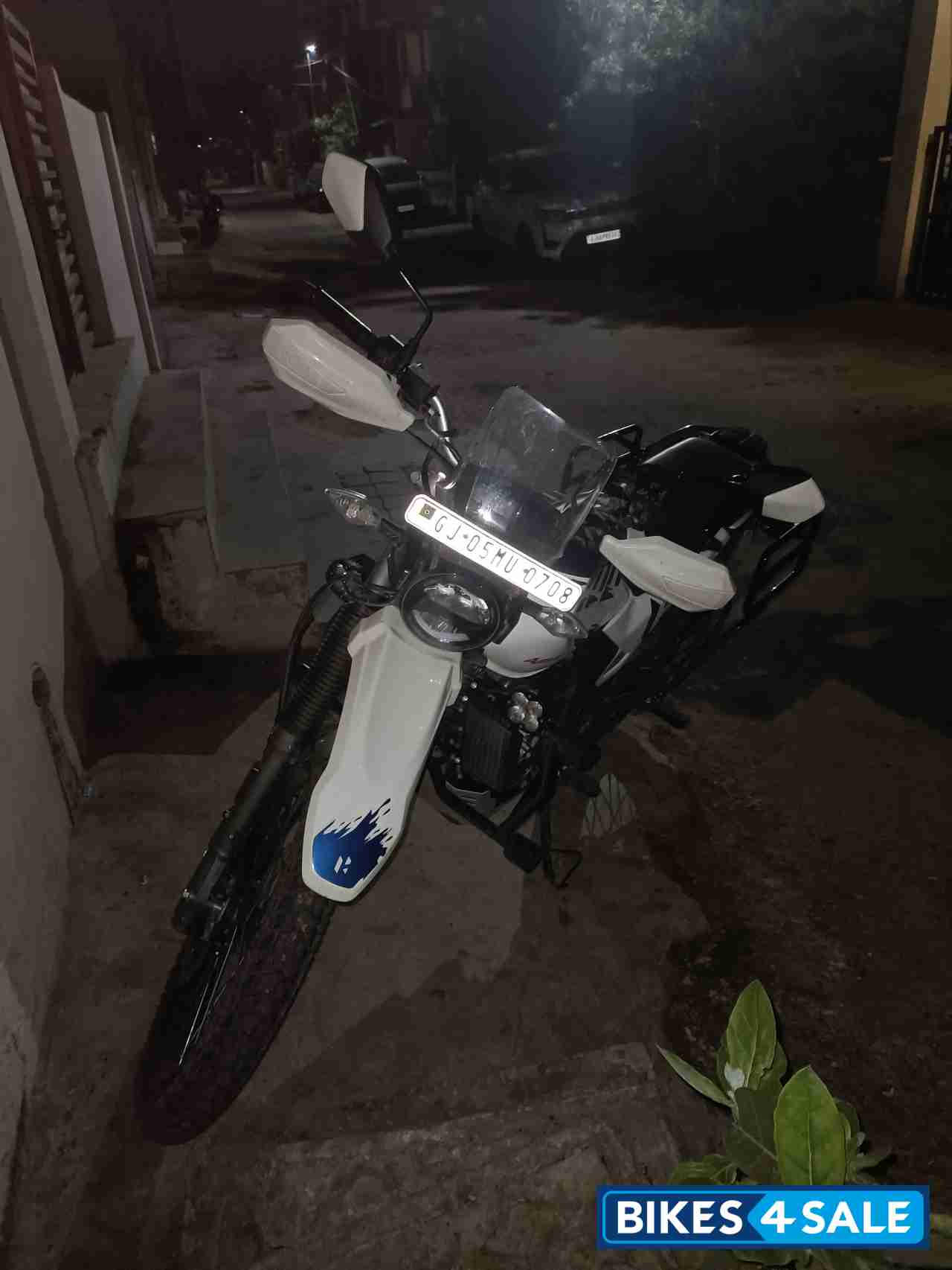 Blue - White Hero Xpulse 200 4V