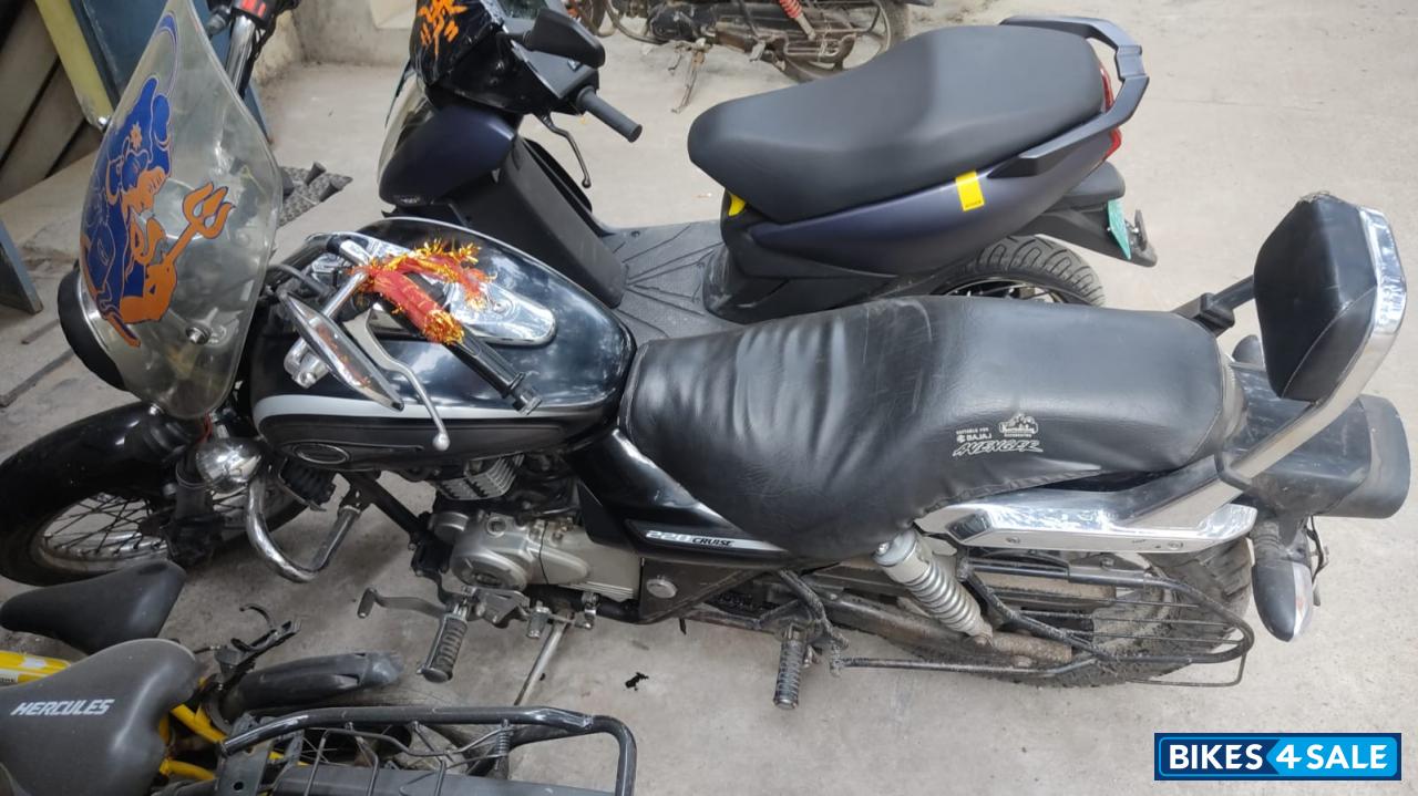 Black And Voilet Bajaj Avenger Cruise 220