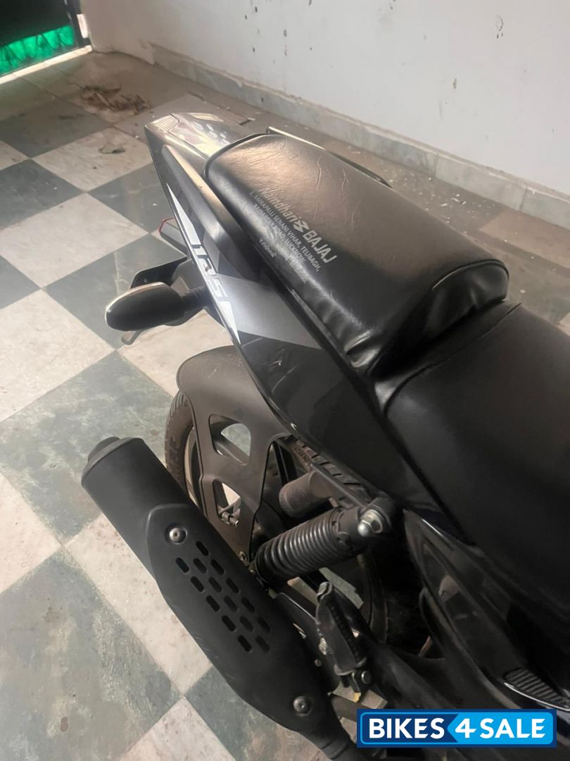 Bajaj pulsar 125 split