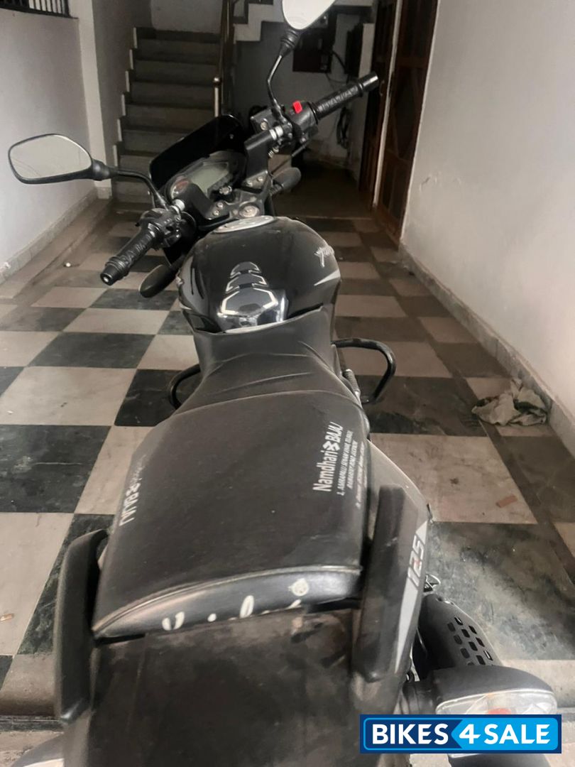 Bajaj pulsar 125 split