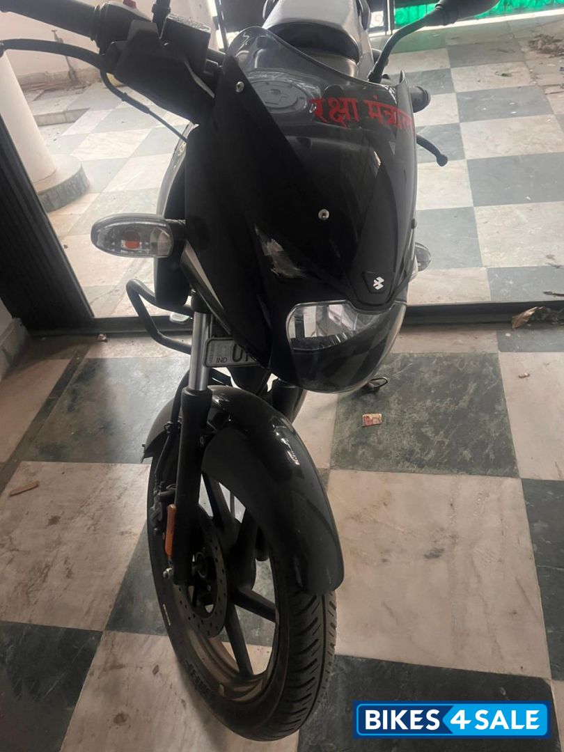 Bajaj pulsar 125 split