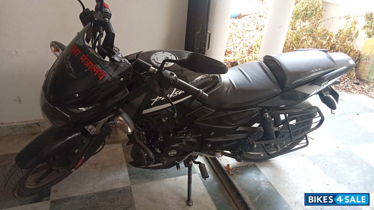 Bajaj pulsar 125 split