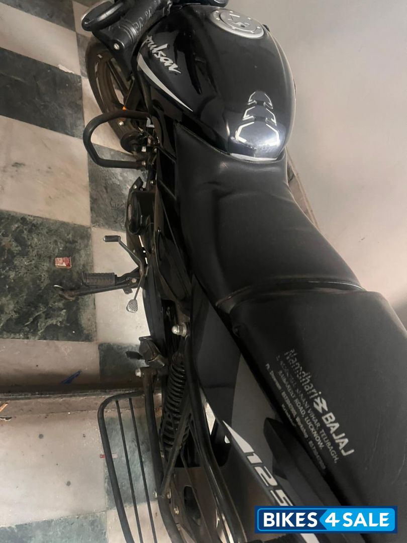 Bajaj pulsar 125 split