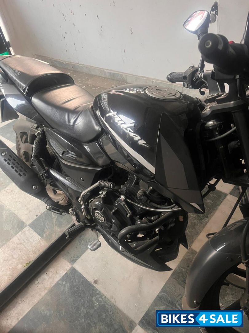 Bajaj pulsar 125 split