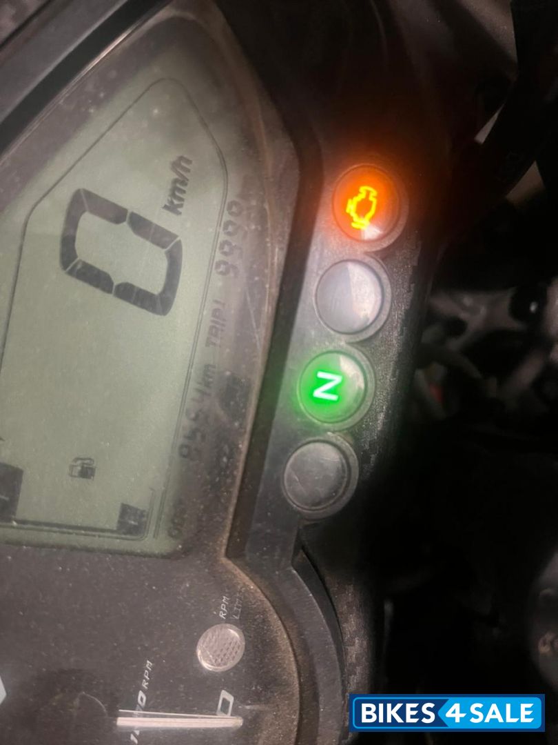 Bajaj pulsar 125 split